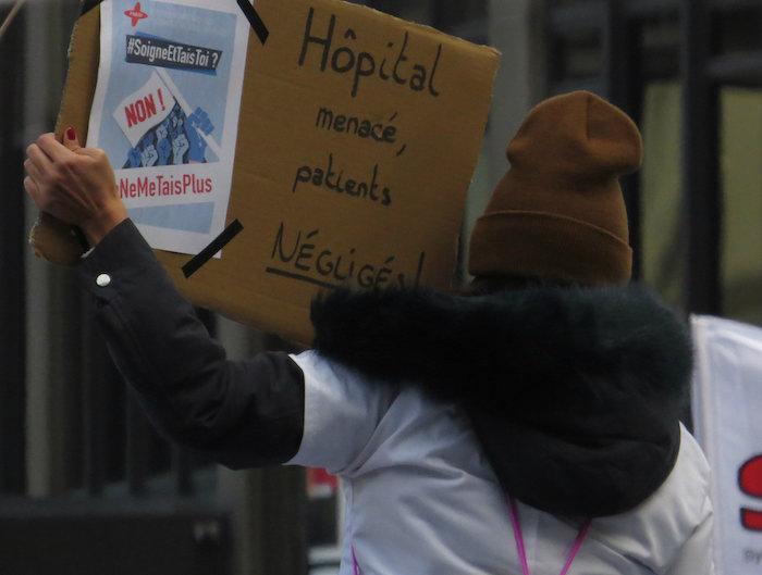 Grève des fonctionnaires : les hospitaliers rejoignent le cortège