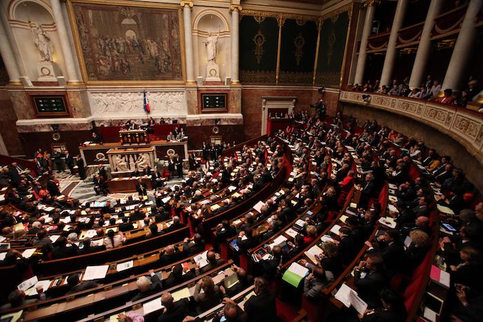 Elections législatives : un médecin renonce, un autre se lance