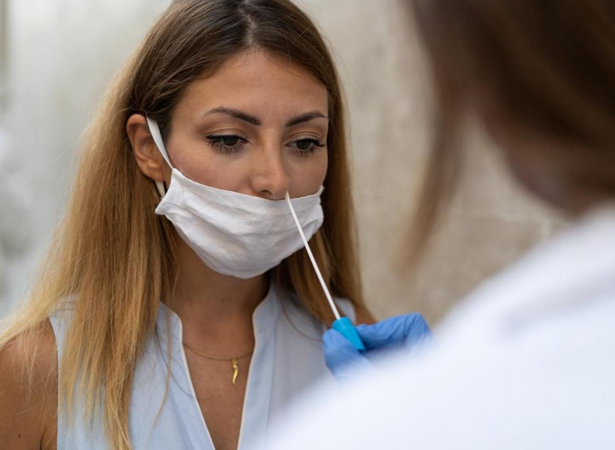 Covid-19 : 90% des cas auraient échappé à la surveillance post-confinement