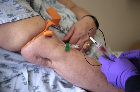 Biopsie liquide : un simple prélèvement sanguin pour détecter cinq cancers