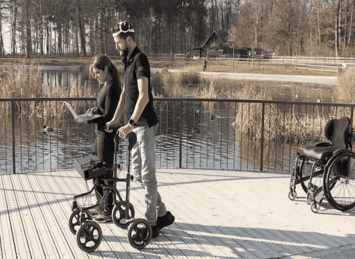 Paraplégie : un homme remarche grâce à un implant cérébral et un pont digital