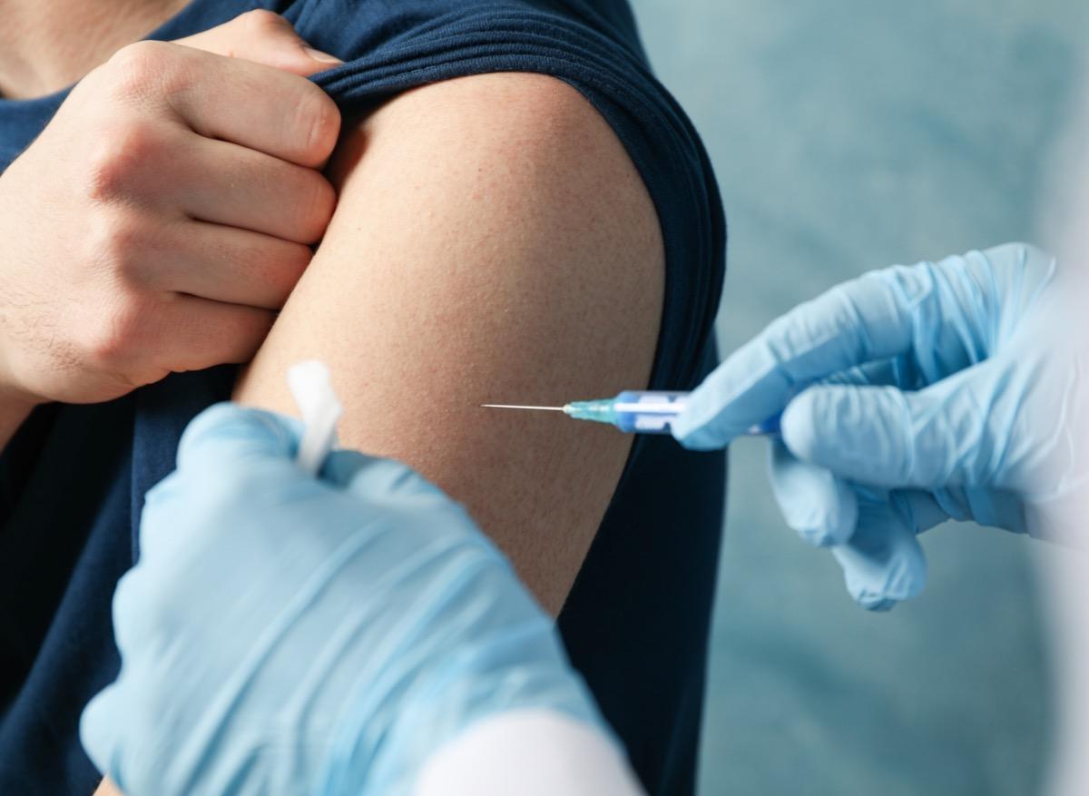 Covid-19 :  l'immunité naturelle 2 fois moins protectrice que la vaccination