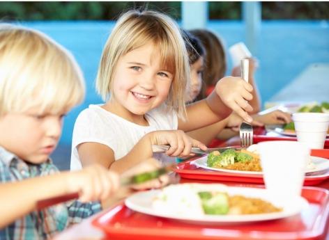 Jeunes enfants : attention à la taille des portions alimentaires