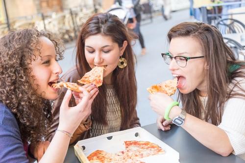 Cancer du sein : une alimentation grasse précoce augmente le risque