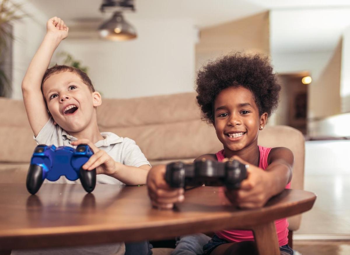 Jeux vidéos : associés à de meilleures performances cognitives chez les enfants