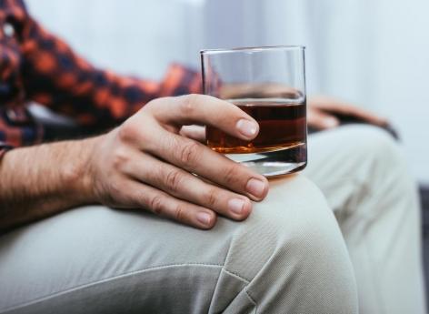 Fibrillation auriculaire : la consommation régulière d'alcool est pire que le binge-drinking