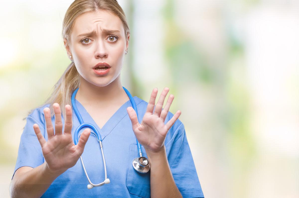 Violence envers les médecins : pourquoi est-il si important de signaler un acte subi ?