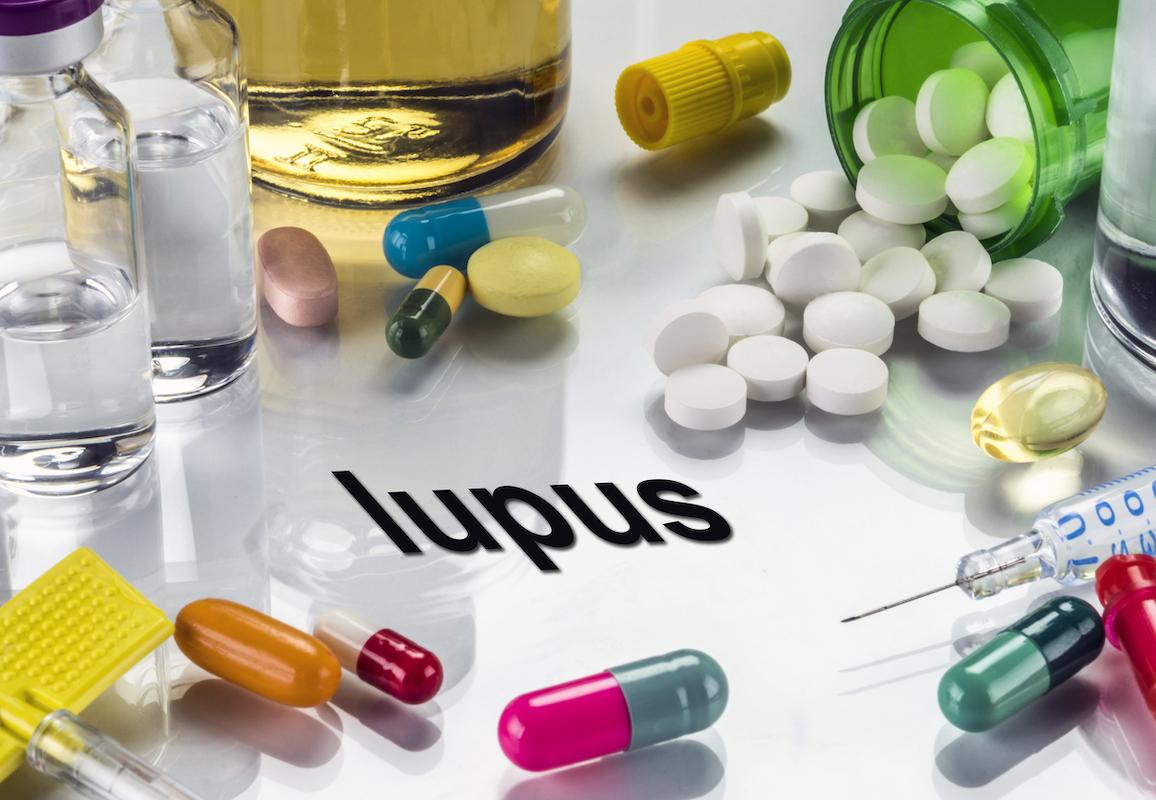 Lupus : le traitement aux objectifs est protecteur mais dépend des doses de corticoïdes