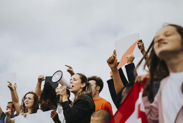 Psychiatrie : des soignants et des patients descendent dans la rue manifester contre le manque de moyens