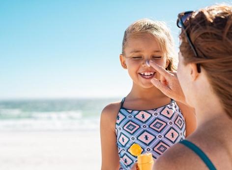 Crèmes solaires bio pour enfants : elles ne sont pas assez efficaces