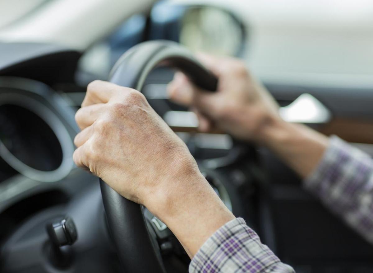 Alzheimer : l'interdiction de conduire dès les premiers signes ne passe pas