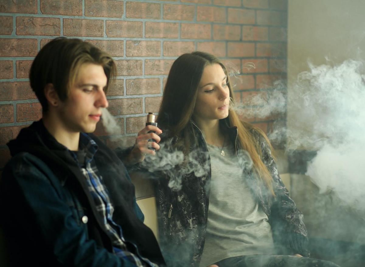 e-cigarette : les jeunes ne savent pas ce qu’ils vapotent