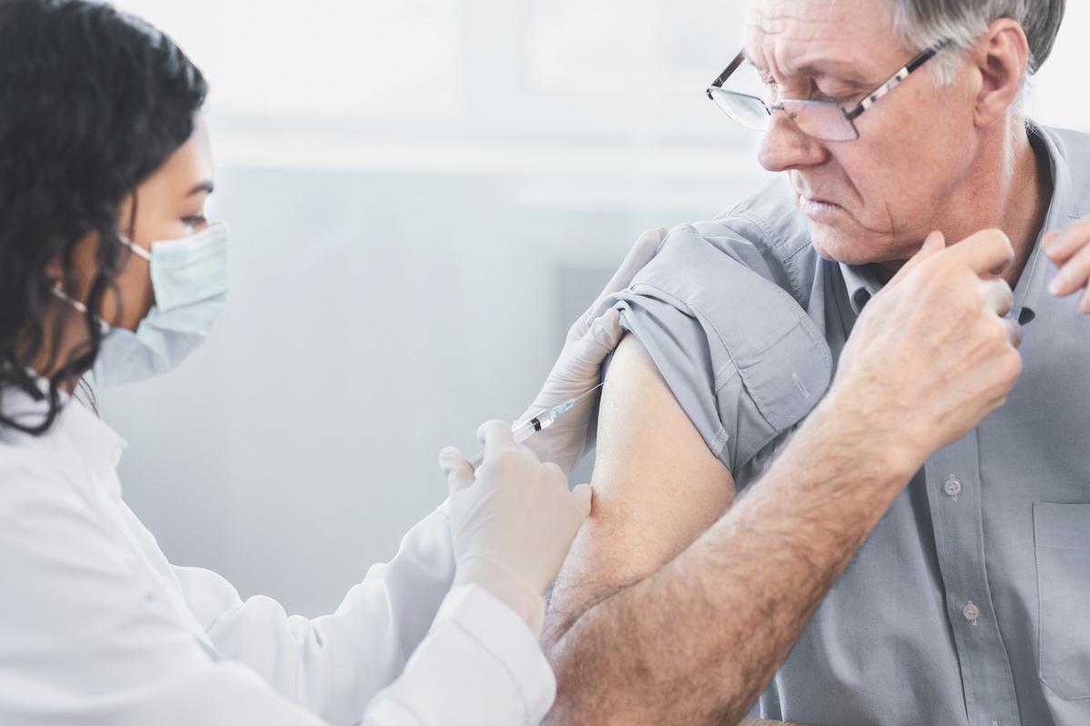 Vaccin antigrippal : les fortes doses protègent mieux des complications cardiovasculaires