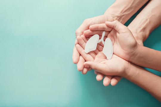 Cancer du poumon platine sensible : intérêt du carboplatine-étoposide en rechallenge