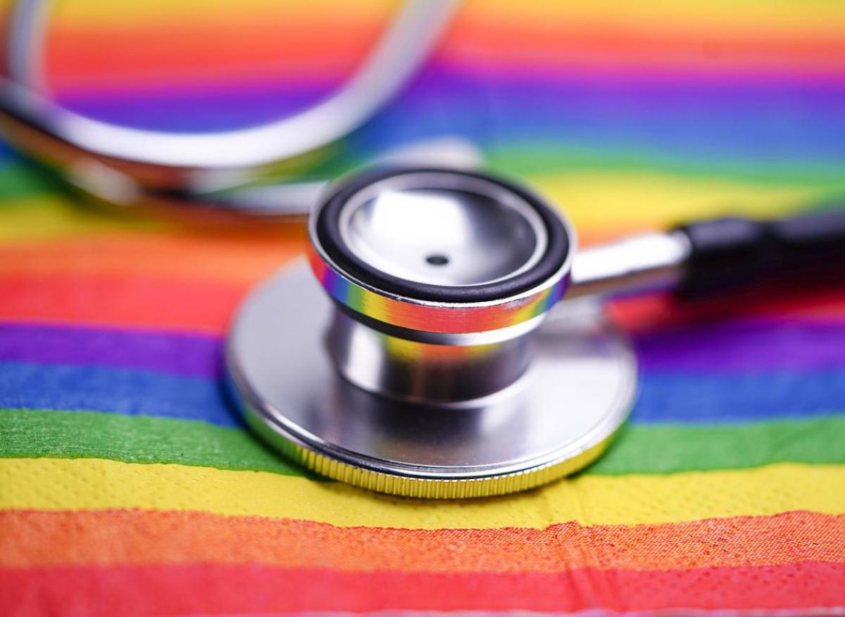 Comment les discriminations affectent la santé des personnes LGBT+ 