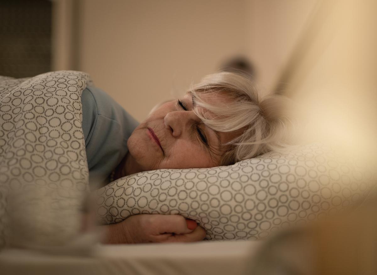 Alzheimer : la durée de sommeil des seniors pas toujours un facteur de risque