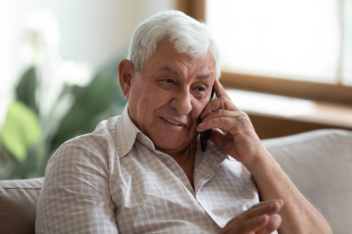 Covid-19 : des appels téléphoniques pour rompre la solitude