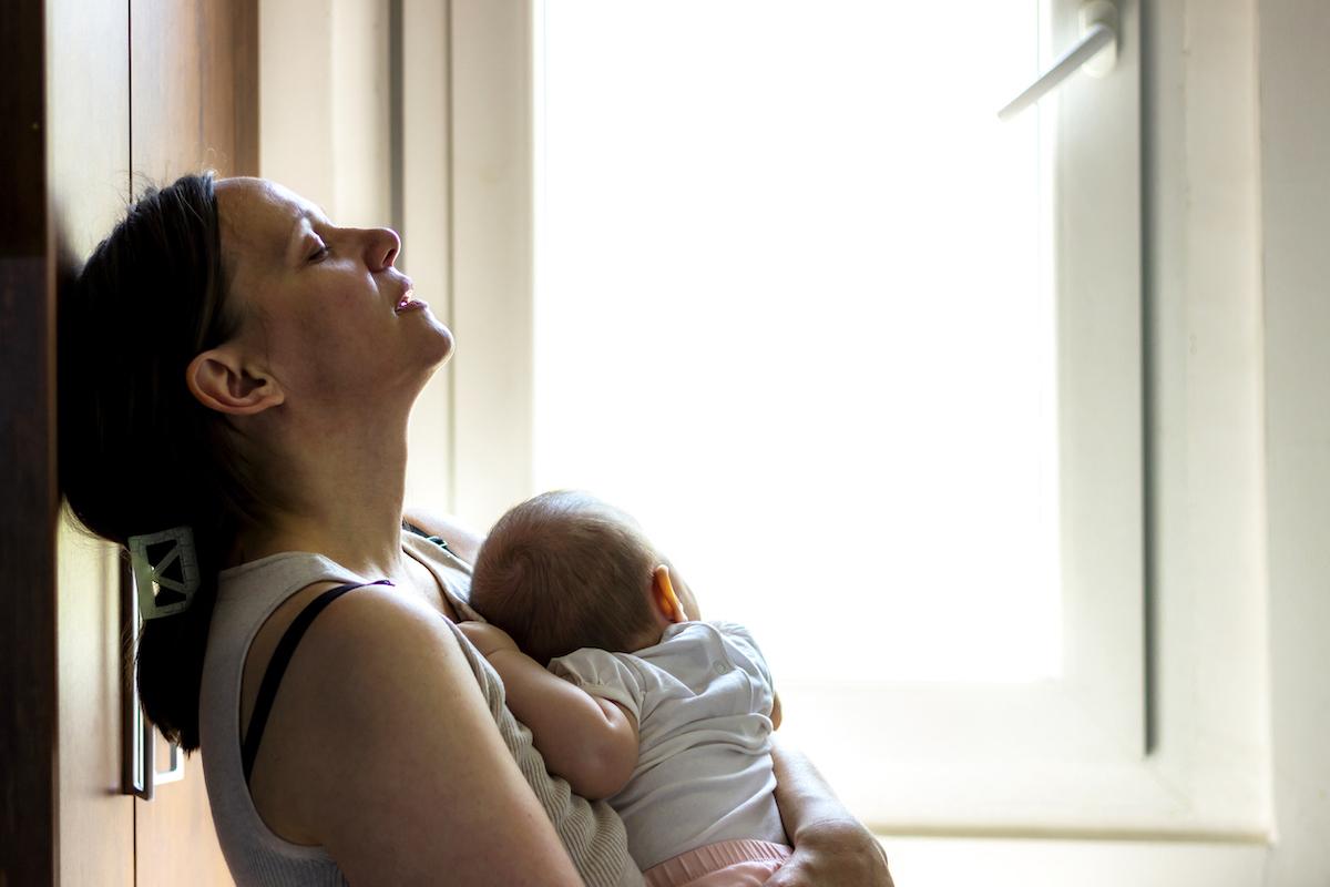 Dépression du post-partum : une TCC brève en ligne se montre efficace 