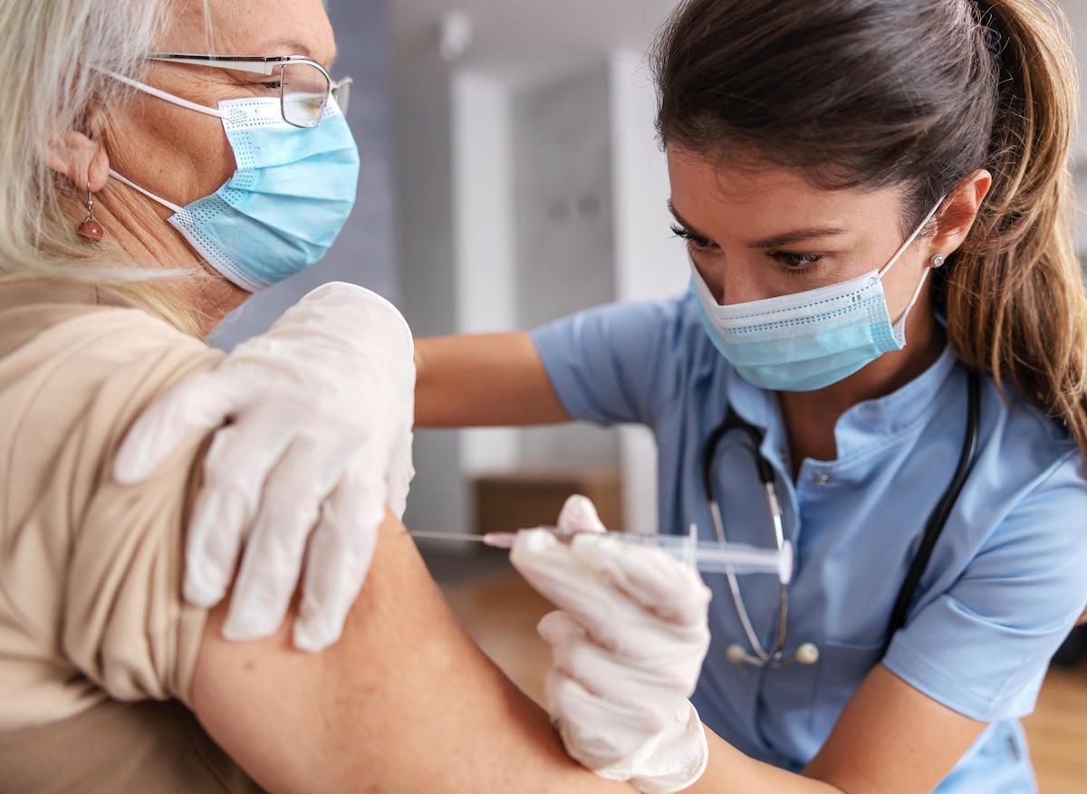 Vaccins Covid et grippe : association sans “aucun danger” pour la HAS