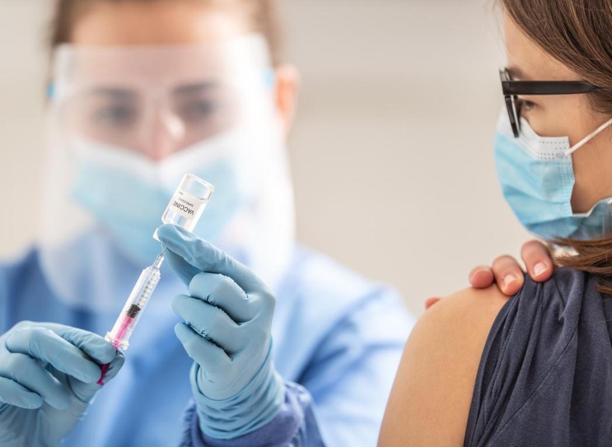 3ème dose : vaccin Moderna pour les plus de 30 ans au lieu du Pfizer