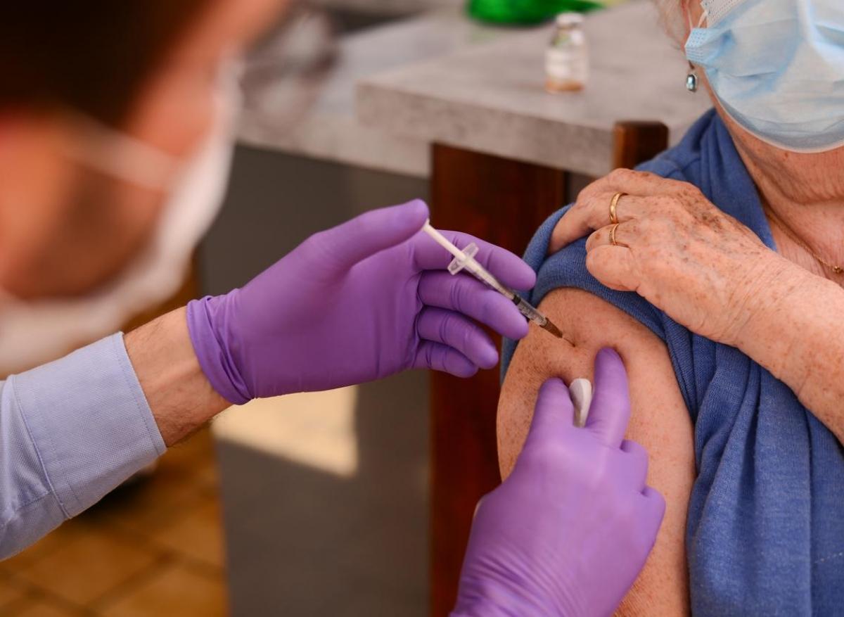 Covid-19 : rebond épidémique et baisse de l’efficacité des vaccins sur les contaminations