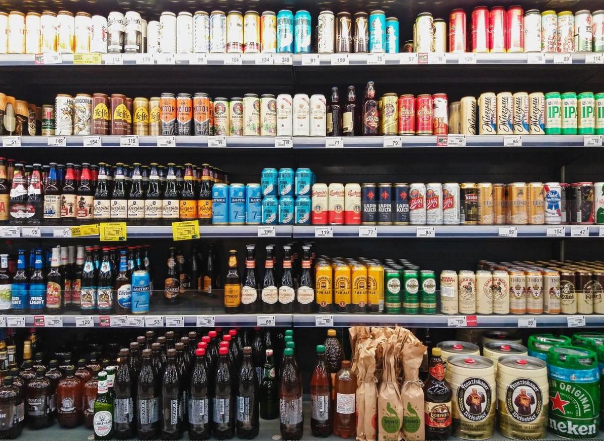 Alcool et boissons sucrées : l’OMS réclame une taxe contre la malbouffe