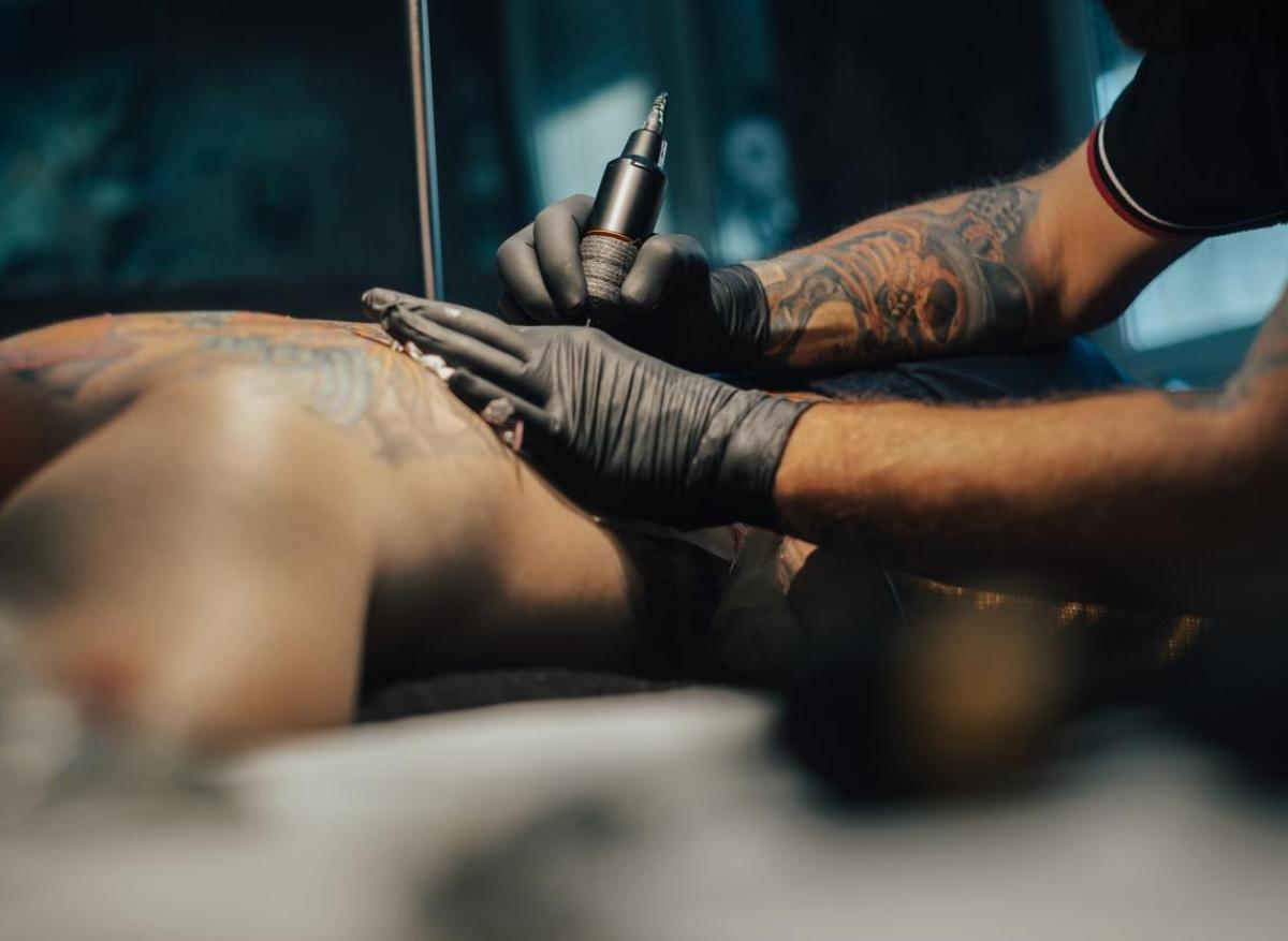 Tatouages : nombreux doutes sur ce que contiennent réellement les encres 