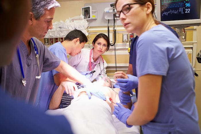 Prime aux urgences : faudra-t-il bientôt renvoyer les malades vers leur médecin traitant ?