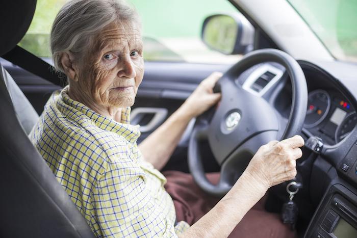 Alzheimer : conduire peut révéler les premiers symptômes