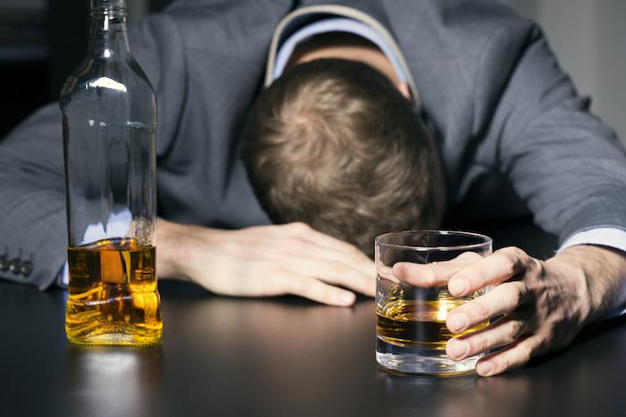 Les cadres et les jeunes sont les plus concernés par l'alcool au travail