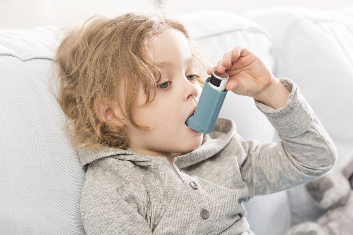 Asthme modéré à sévère non-contrôlé de l'enfant : le dupilumab améliore tous les paramètres 