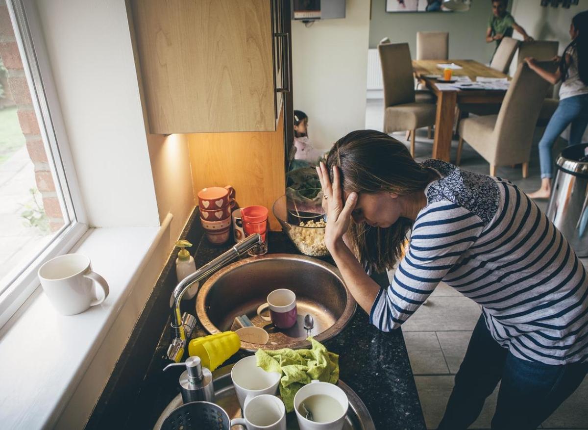 Santé mentale des femmes : poids de la charge mentale des tâches domestiques