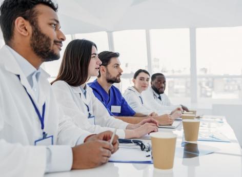 Hôpital : les internes en médecine y passent trop de temps