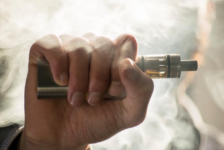 Cigarette électronique : vapoter modifie l'ADN et peut provoquer des cancers 