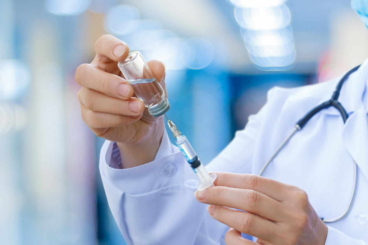 Infirmiers, pharmaciens et sages-femmes peuvent maintenant prescrire des vaccins