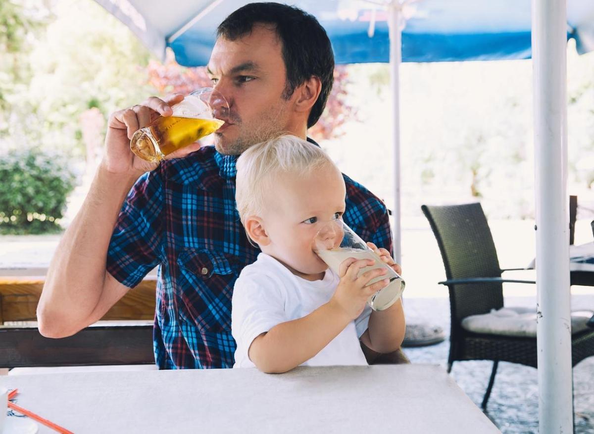 Santé du bébé : les risques seraient aussi liés à l'alcoolisme du père
