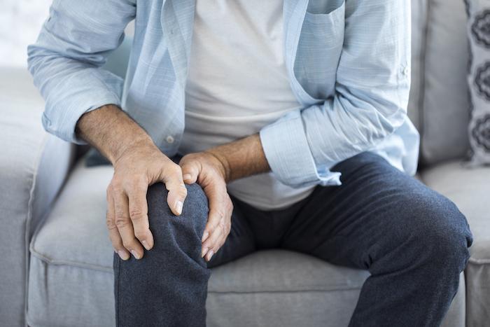 Arthrose du genou : laisser la douleur s’installer expose au risque qu’elle dure