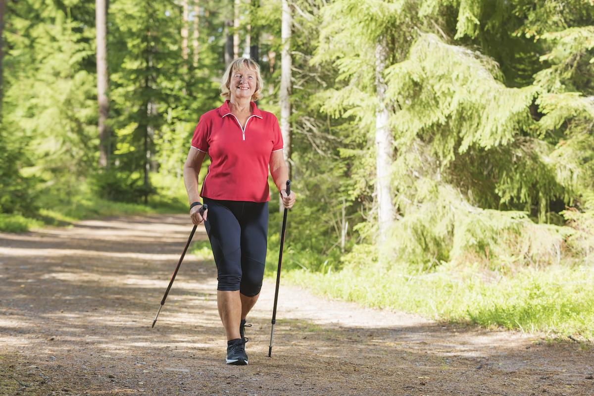 Insuffisance coronaire : la marche nordique meilleure que le jogging ou l'aérobic