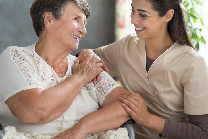 Alzheimer : où en est la prise en charge des patients en France ?