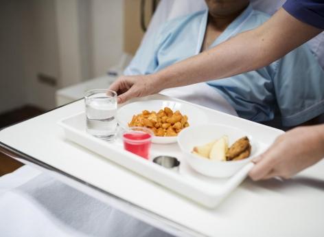 Nutrition : des repas individualisés à l’hôpital favorisent les traitements des patients