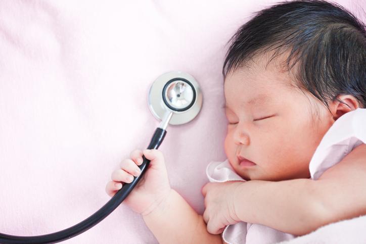 Asthme de l'enfant: un lien entre les sifflements et les troubles respiratoires du sommeil
