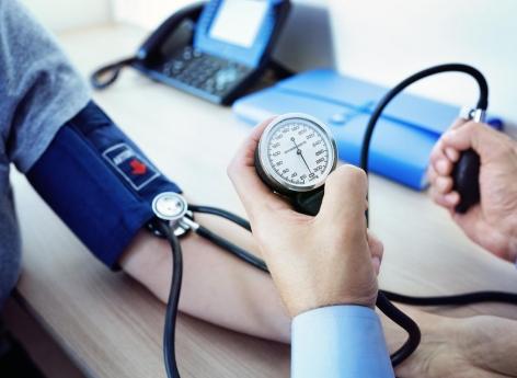 Hypertension : l'auto-mesure de la pression artérielle en améliore le contrôle