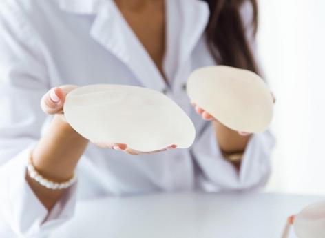 Prothèses mammaires : un comité d'experts pour statuer sur la sûreté des implants texturés