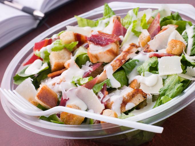 Listeria : un lot de salades Caesar contaminé chez McDonald’s 