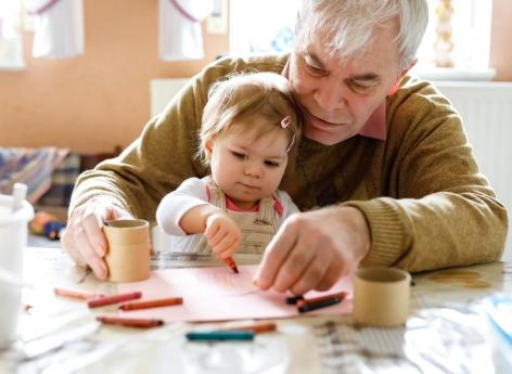 Pères âgés : des risques pour la mère et l'enfant 