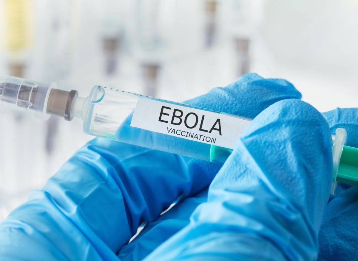 Ebola : un vaccin réduirait de moitié les décès