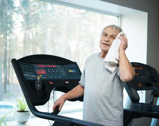 Réhabilitation pulmonaire : une meilleure tolérance à l’exercice avec la marche en descente 