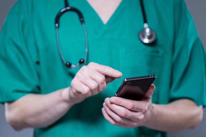 Agressions de médecins : une application smartphone pour donner l'alerte