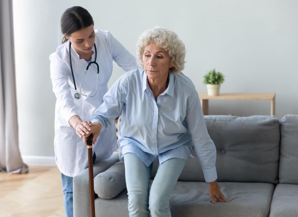 Maladie de Parkinson : pas que des médicaments pour réduire les troubles de la marche