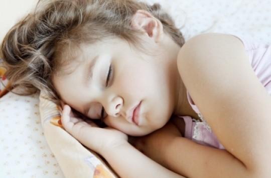 Obésité : le bon sommeil des enfants diminue les risques